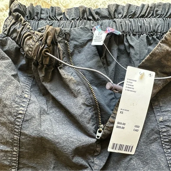 NWT Urban Outfitters Sloan Nylon Balloon Pants. Size: XS. Excellent condition - Picture 10 of 14